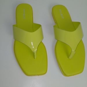 BAMBOO Lemon Lime Yellow Color Patent Leather Sandals New In Box